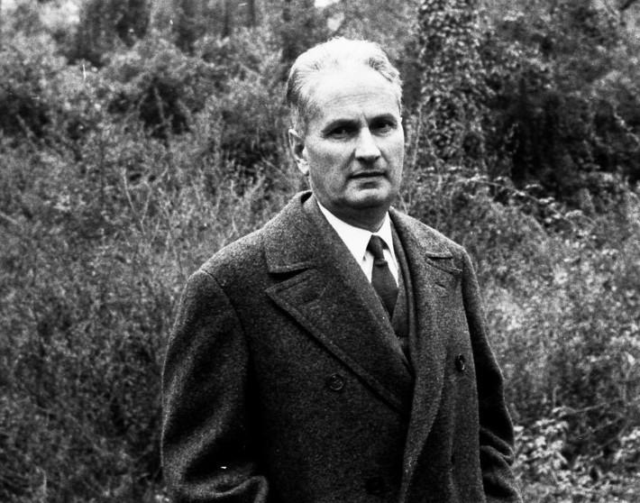 Una targa per celebrare i 100 anni di Carlo Cassola