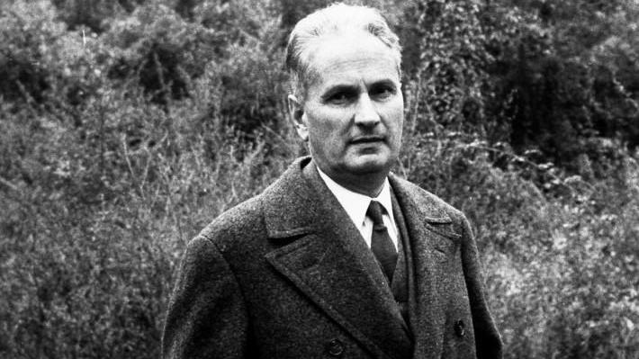 Una targa per celebrare i 100 anni di Carlo Cassola