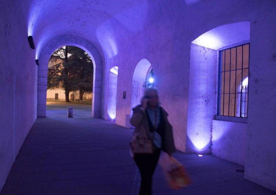 Porta Elisa si tinge di color lilla 
