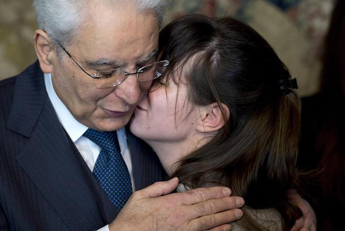 Il presidente Mattarella con Laura Paolini (foto Ansa)