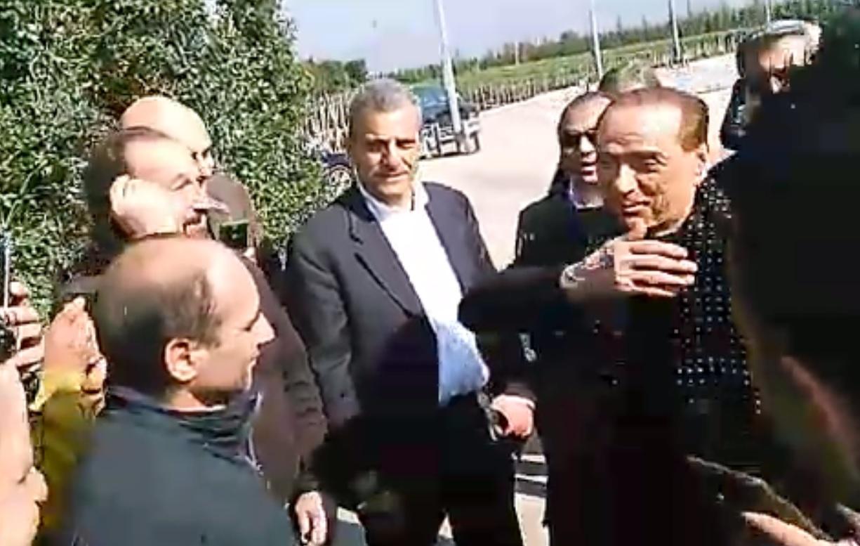 Berlusconi a sorpresa in visita alla Vannucci Piante - Video 