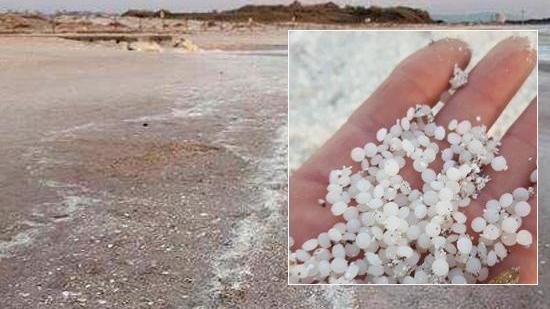 Polietilene sulla battigia delle Spiagge bianche, il caso si complica