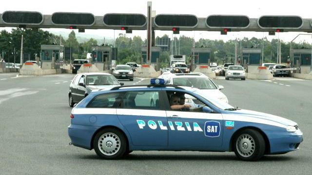 Un'auto della Polizia stradale
