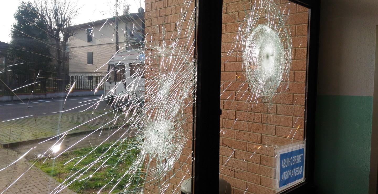 Albinea, vandali in azione alle scuole elementari   