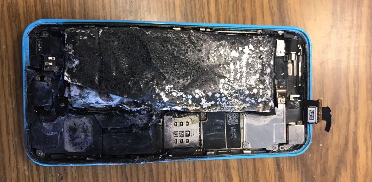 Sassuolo: «L’Iphone è esploso tra le mie mani: sono salva per caso»  