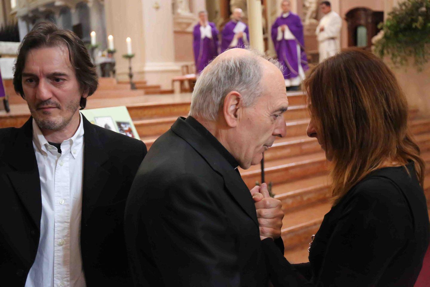 Duomo Gremito Per L ultimo Saluto A Bea Gazzetta Di Reggio
