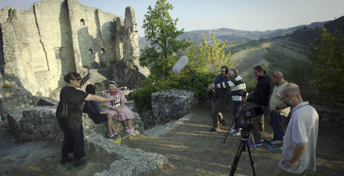 Syusy ironica Matilde esalta il territorio 