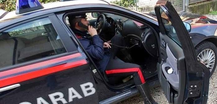 Cerca d’incendiare il furgone del vicino denunciato 40enne 
