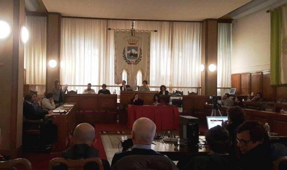 Il consiglio vicino ad acciaierie e Unicoop