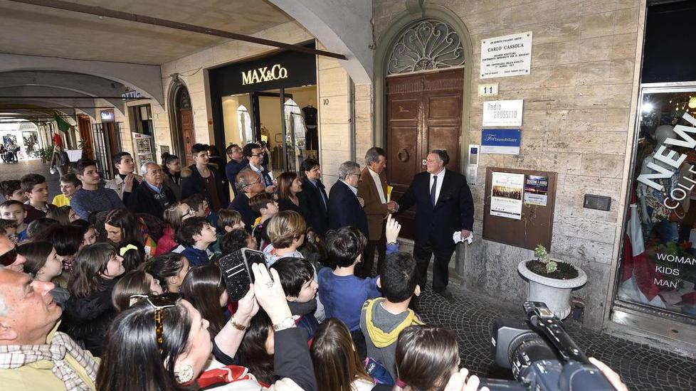 Una targa sulla casa di Cassola