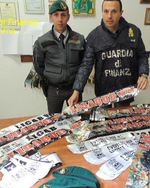 Dopo 47 denunce, vende marchi falsi di Ligabue
