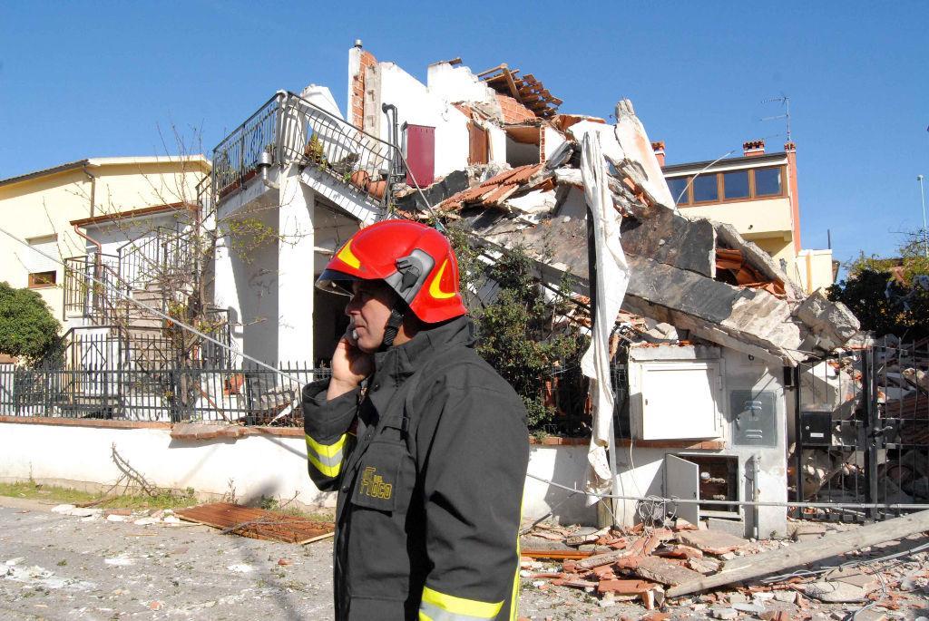 Olbia, donna morta nell'esplosione della sua casa dopo la fuga di gas: 4 indagati 