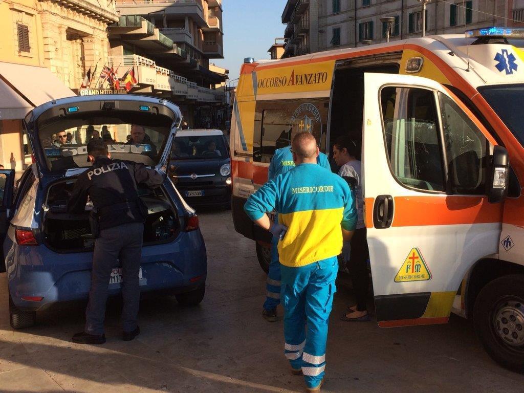 L'ambulanza della Miseriordia intervenuta dopo l'aggressione