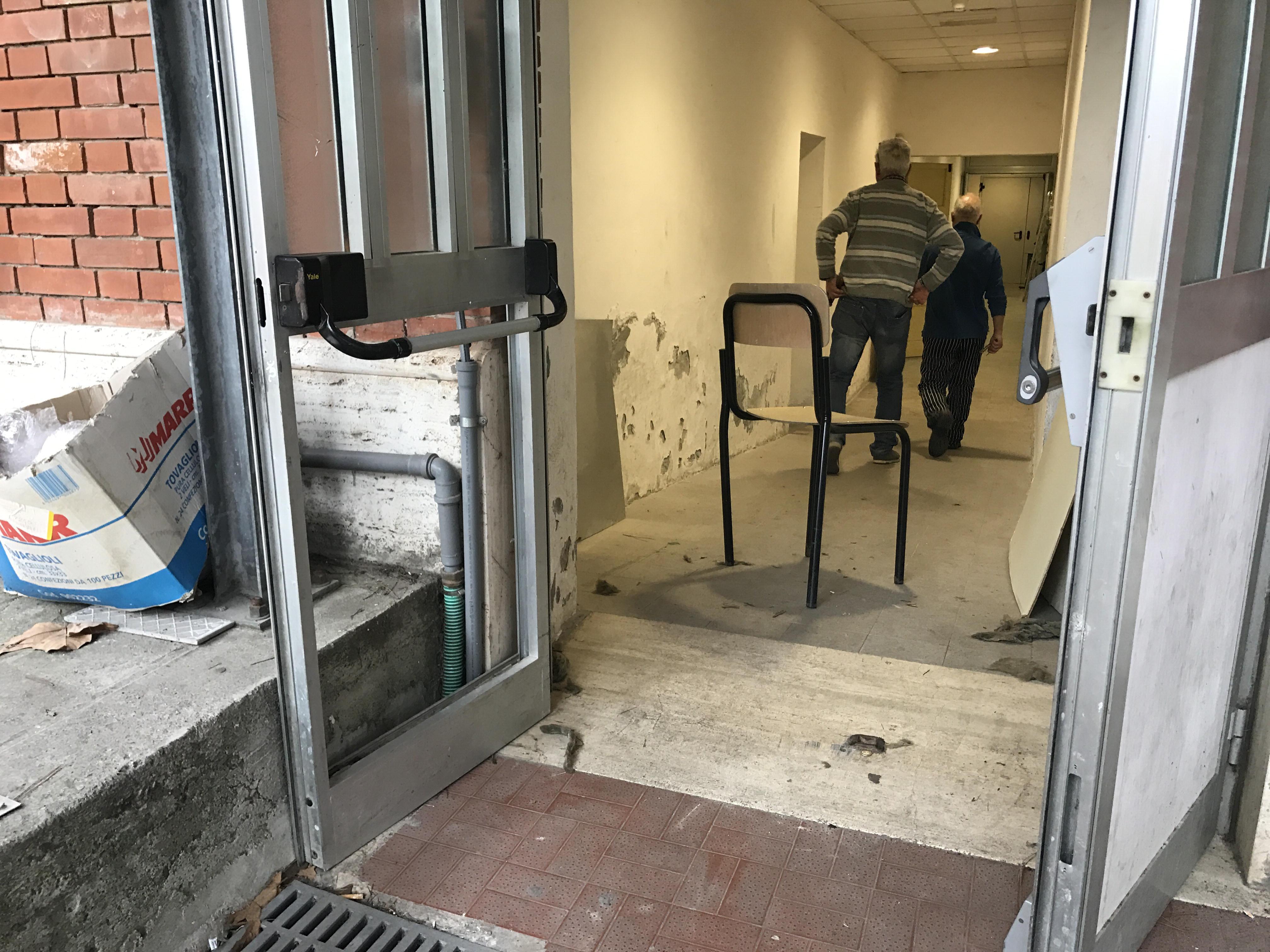 Vandali in azione al Collegio Colombo 