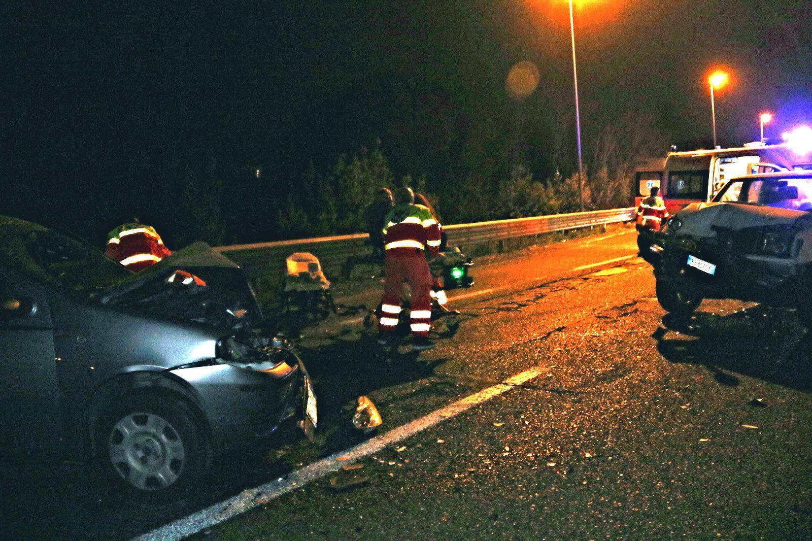Due dei mezzi distrutti a causa dello scontro (Marzi/Pentafoto)