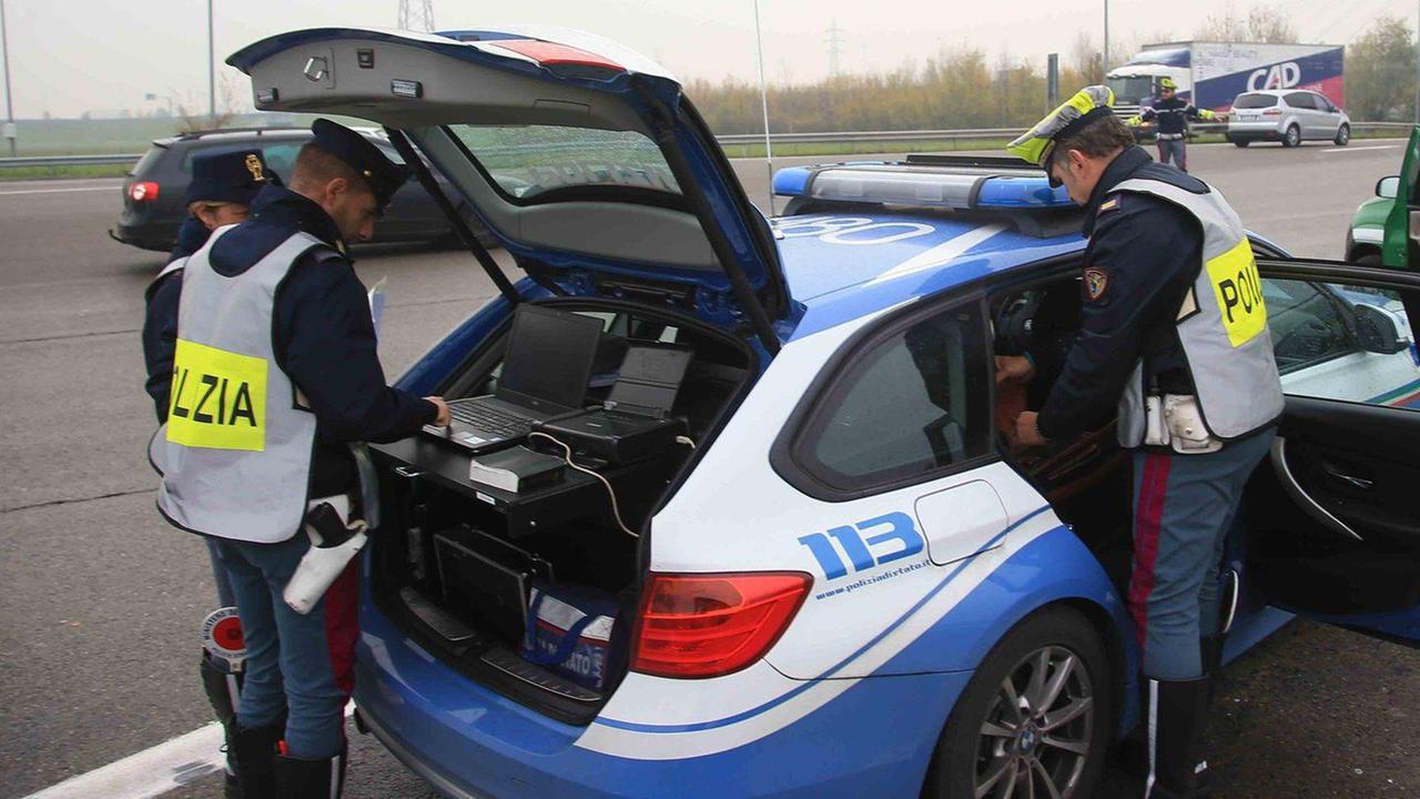 A 16 anni le prende l’auto, nonna multata