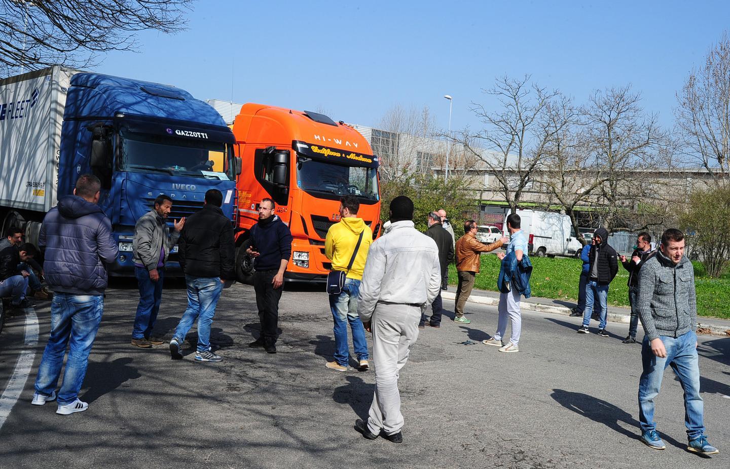 Si Cobas all’Alcar: «Risposte o picchetto permanente»