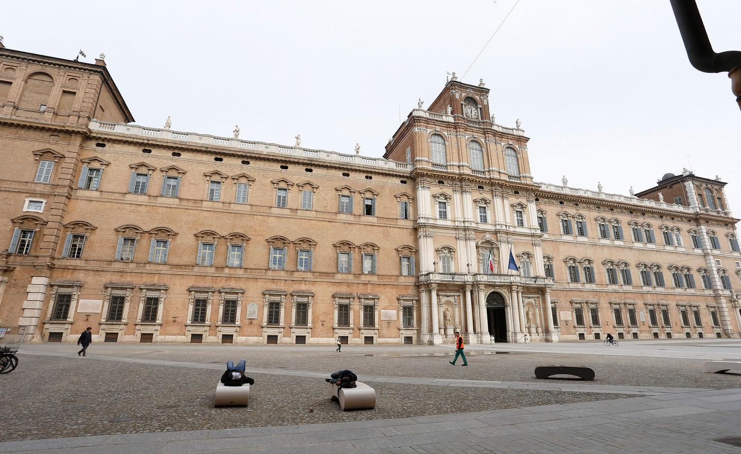 Palazzo ducale di Modena, restauro per la facciata  