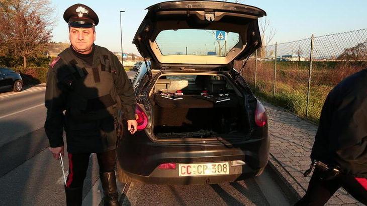 Fucecchio “invasa” dai militari venti carabinieri a caccia dei ladri