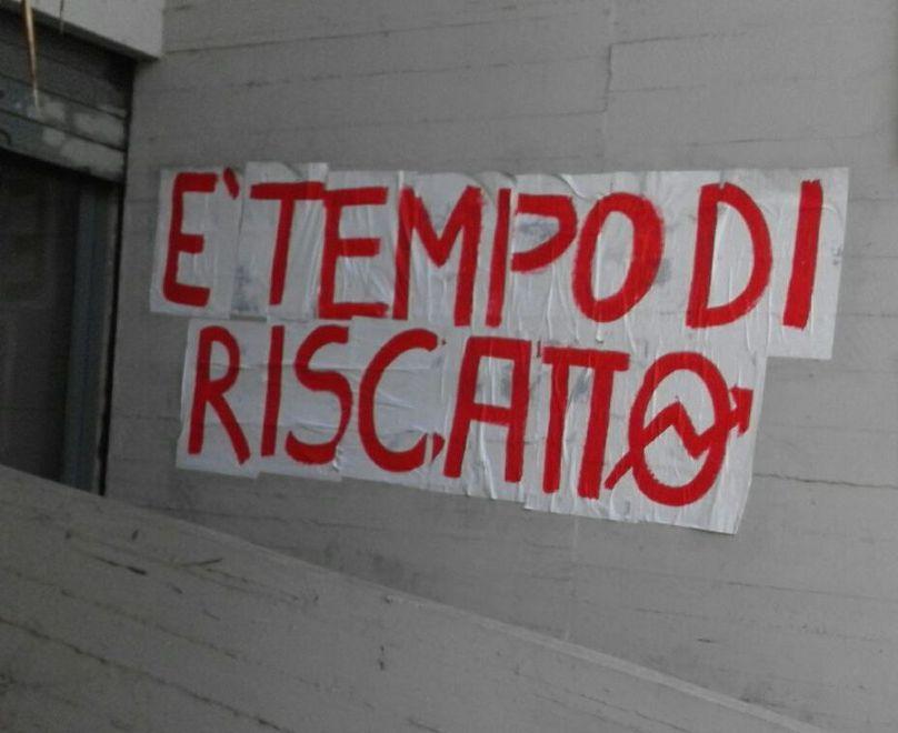 Blitz antagonista contro il Pd 