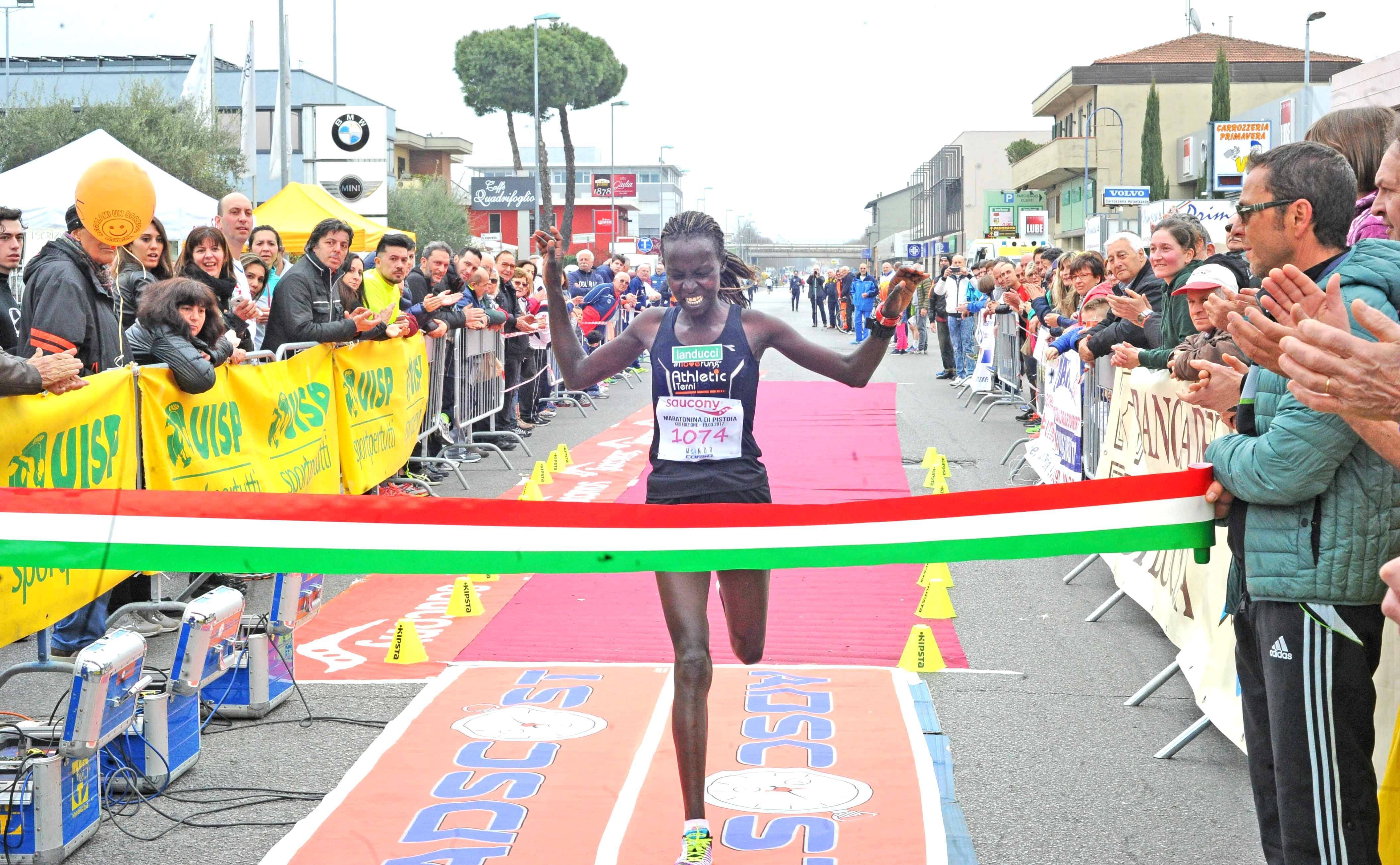 Ivyne Langat Jeruto al traguardo (foto Gori)