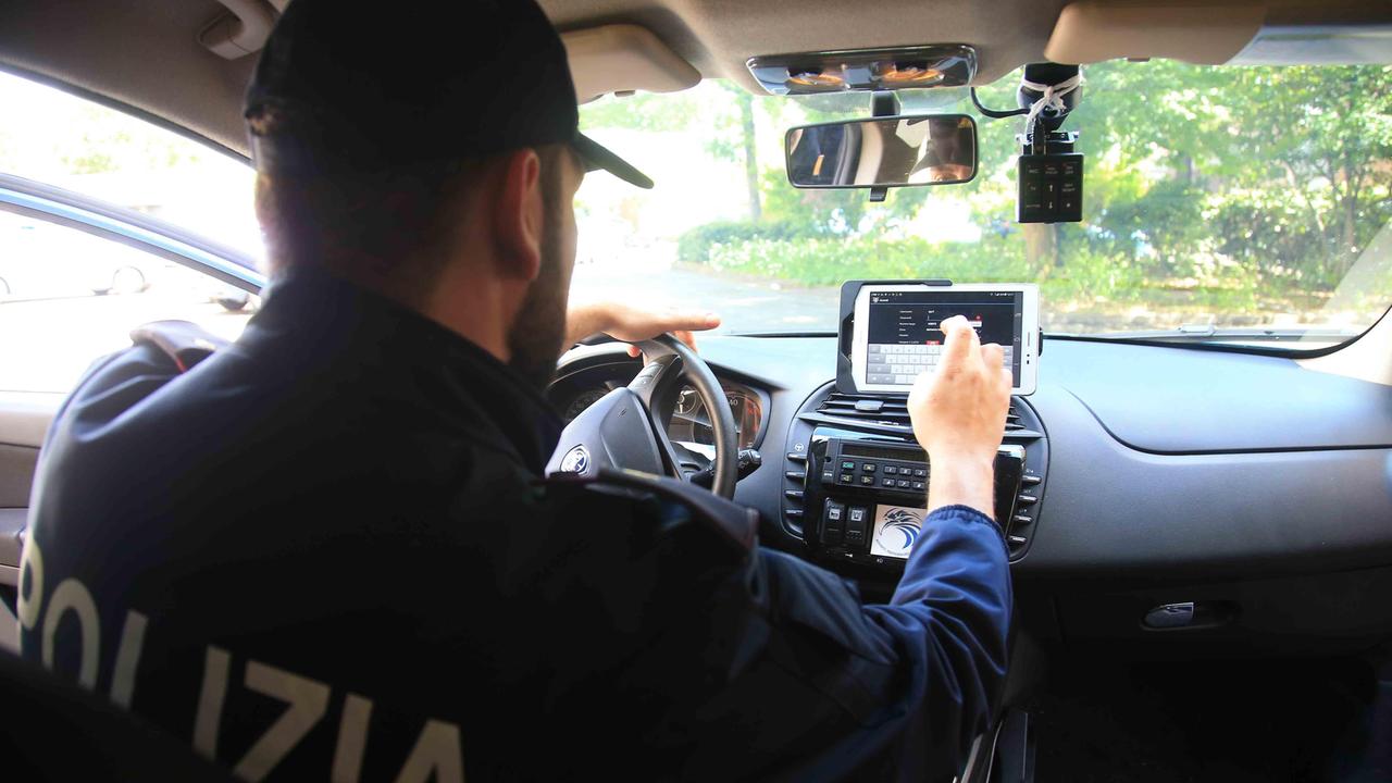 Reggio Emilia, viene minacciato con la pistola per una mancata precedenza