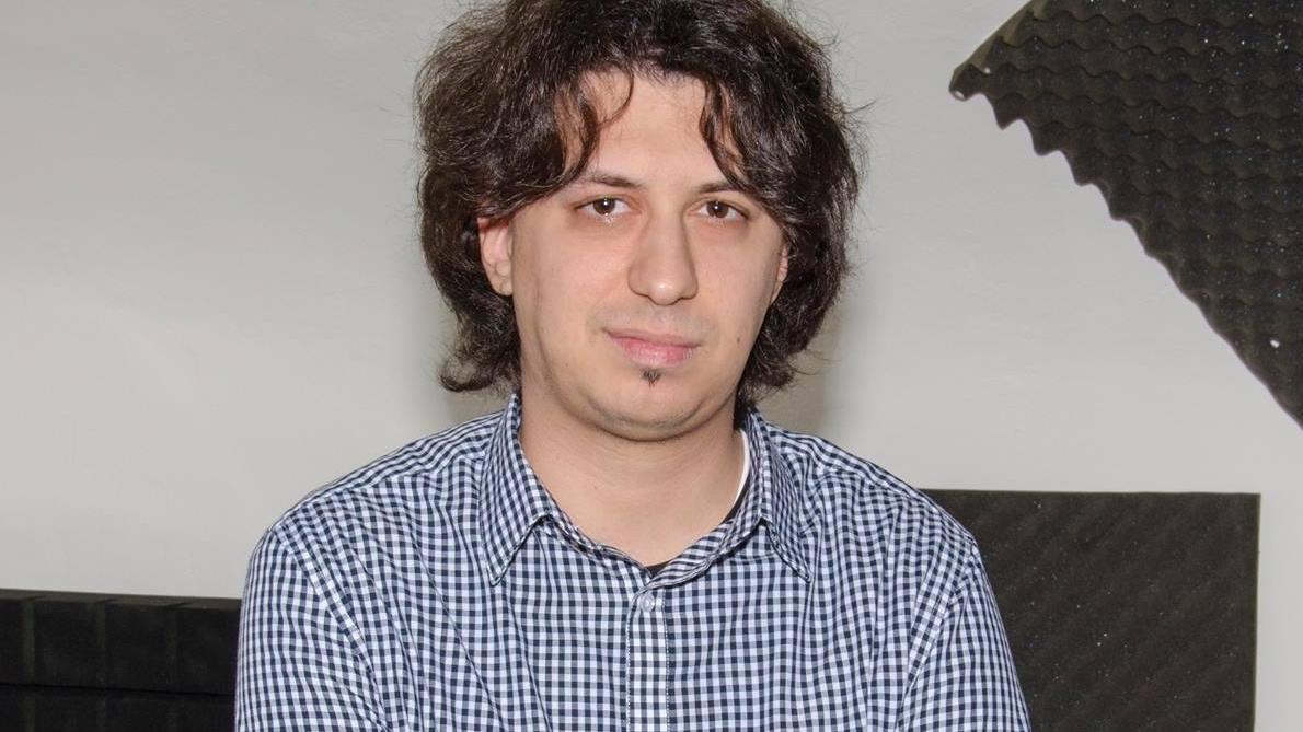 Tragedia all'alba, muore in strada a 32 anni: disposta l'autopsia
