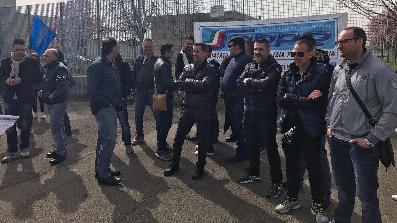 Sit-in del Sappe alla Pulce: «Reparto da riorganizzare»