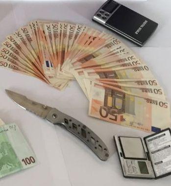 Coltello, soldi e pure la droga Due anni a testa agli arrestati