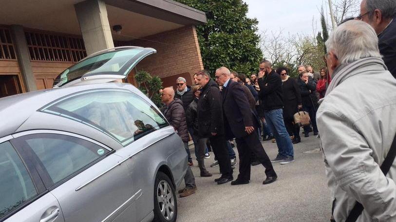 Morta in albergo Chiesa gremita per l’ultimo saluto
