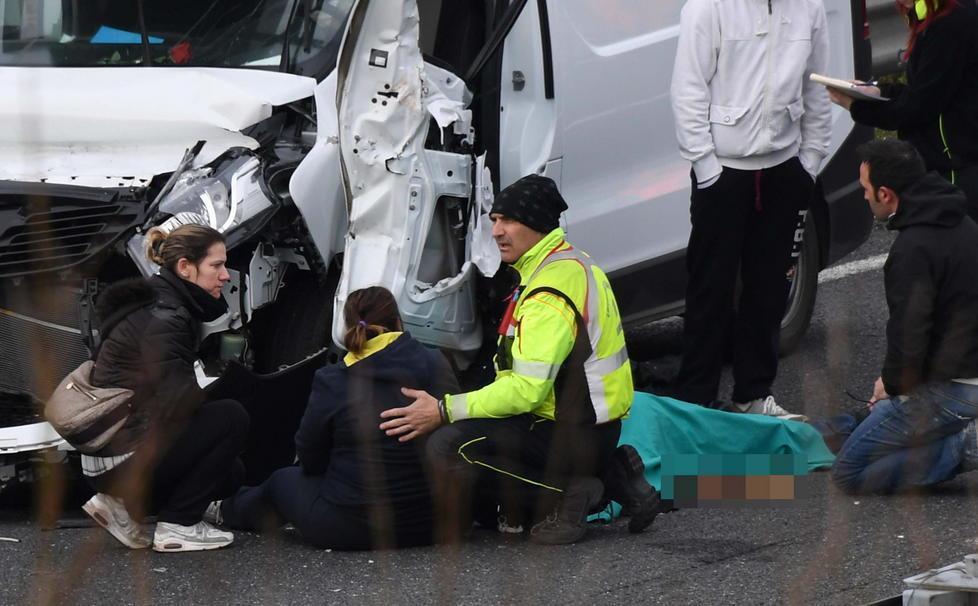 Muore in superstrada davanti alla moglie 