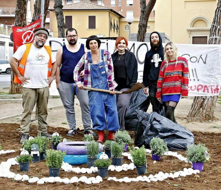 Blitz tutto verde in piazza 2 giugno