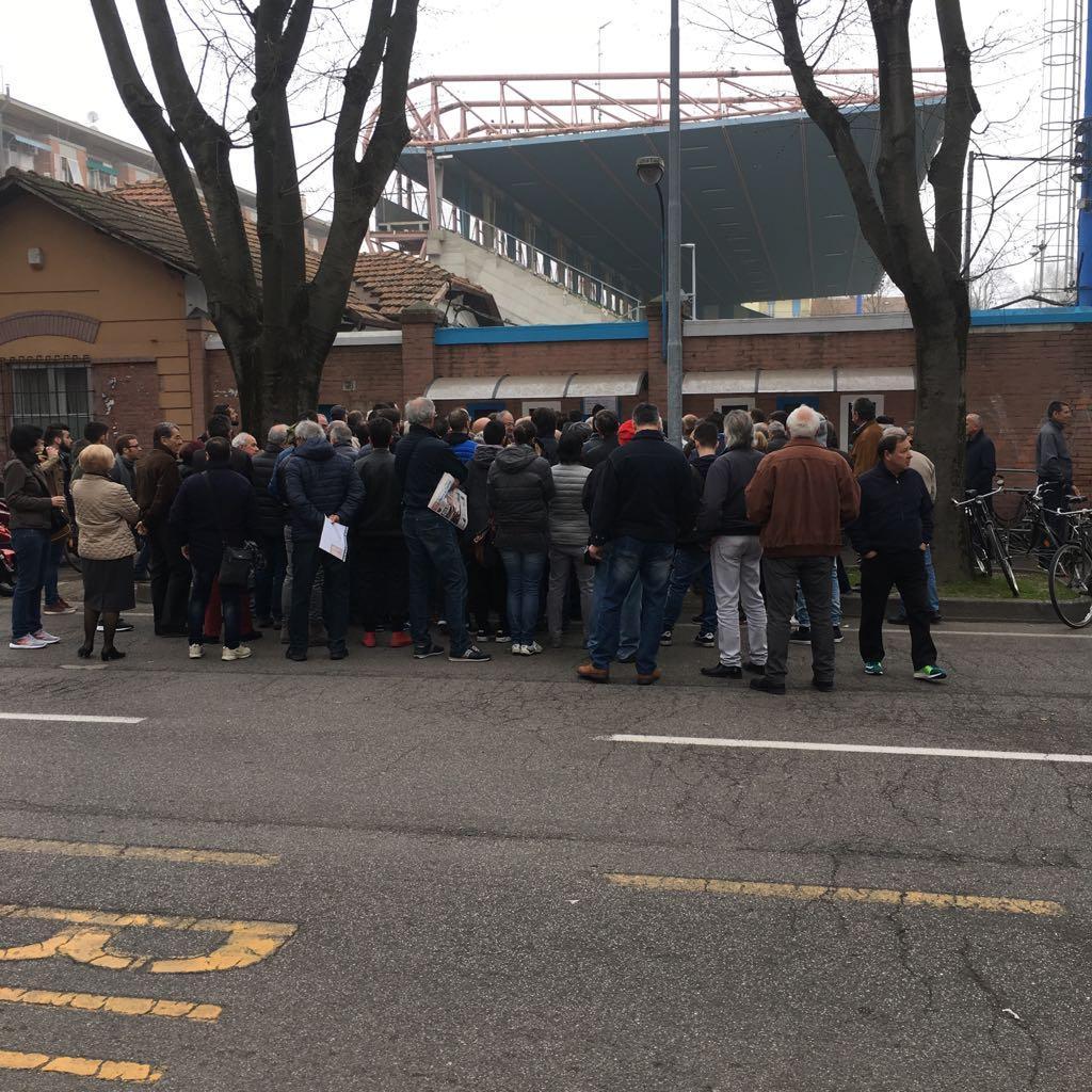 La coda per i biglietti di Spal-Frosinone