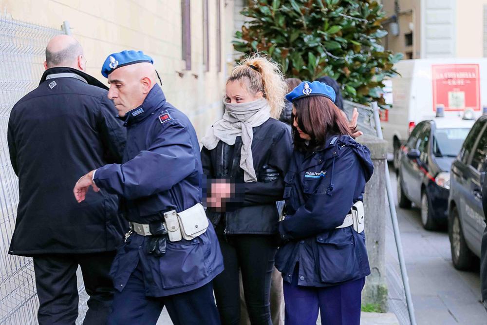 Ex cassiera sparò cinque colpi di pistola al suo ex: in carcere 