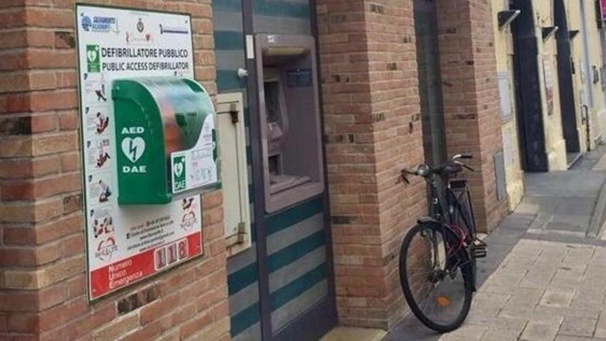 La postazione in corso Matteotti in corrispondenza della filiale della Cassa di risparmio di San Miniato