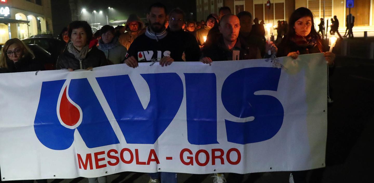 In trecento alla fiaccolata di Mesola per ricordare Andrea  