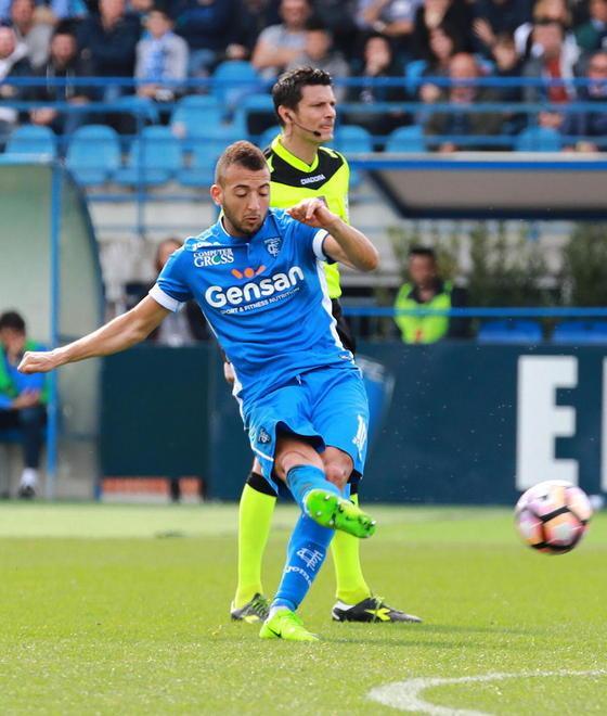 Troppi gli errori dei centrali di casa, show di Mertens e Insigne