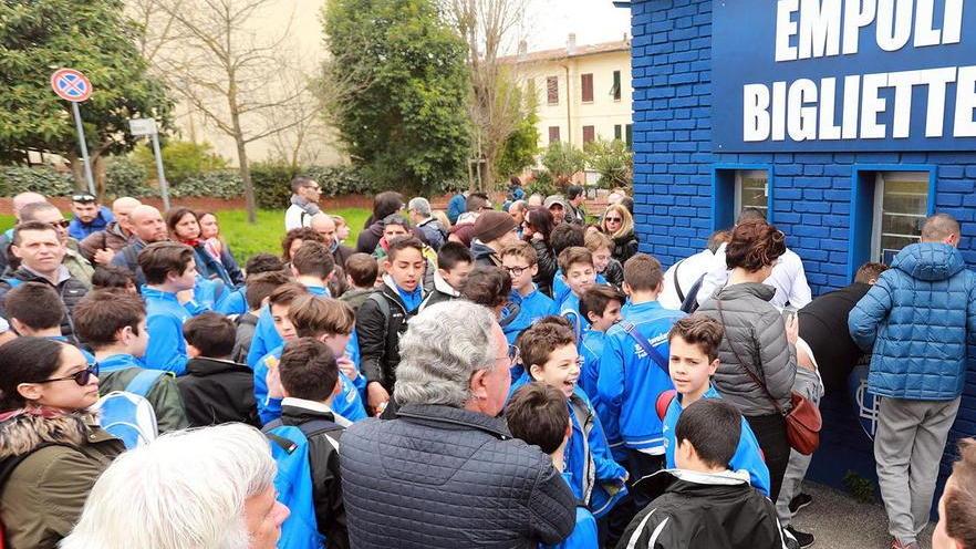 Baby-tifosi e 200 agenti danno un calcio alle paure
