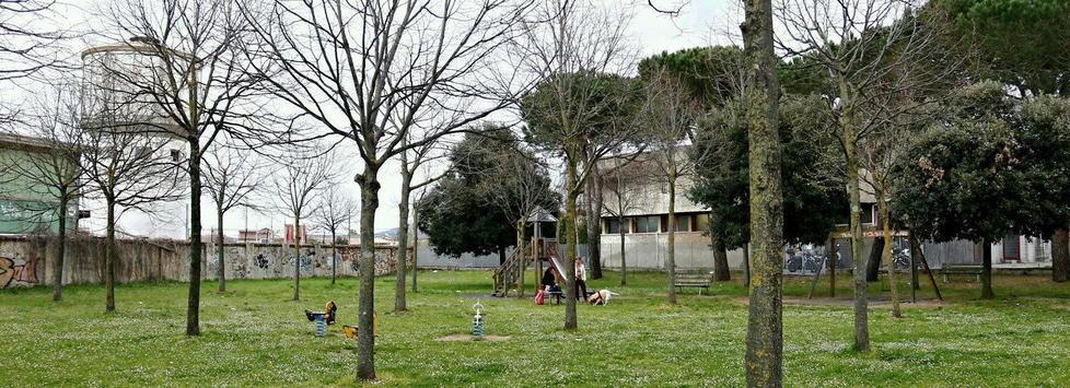 Minaccia ragazzino con la pistola al parco: arrestato