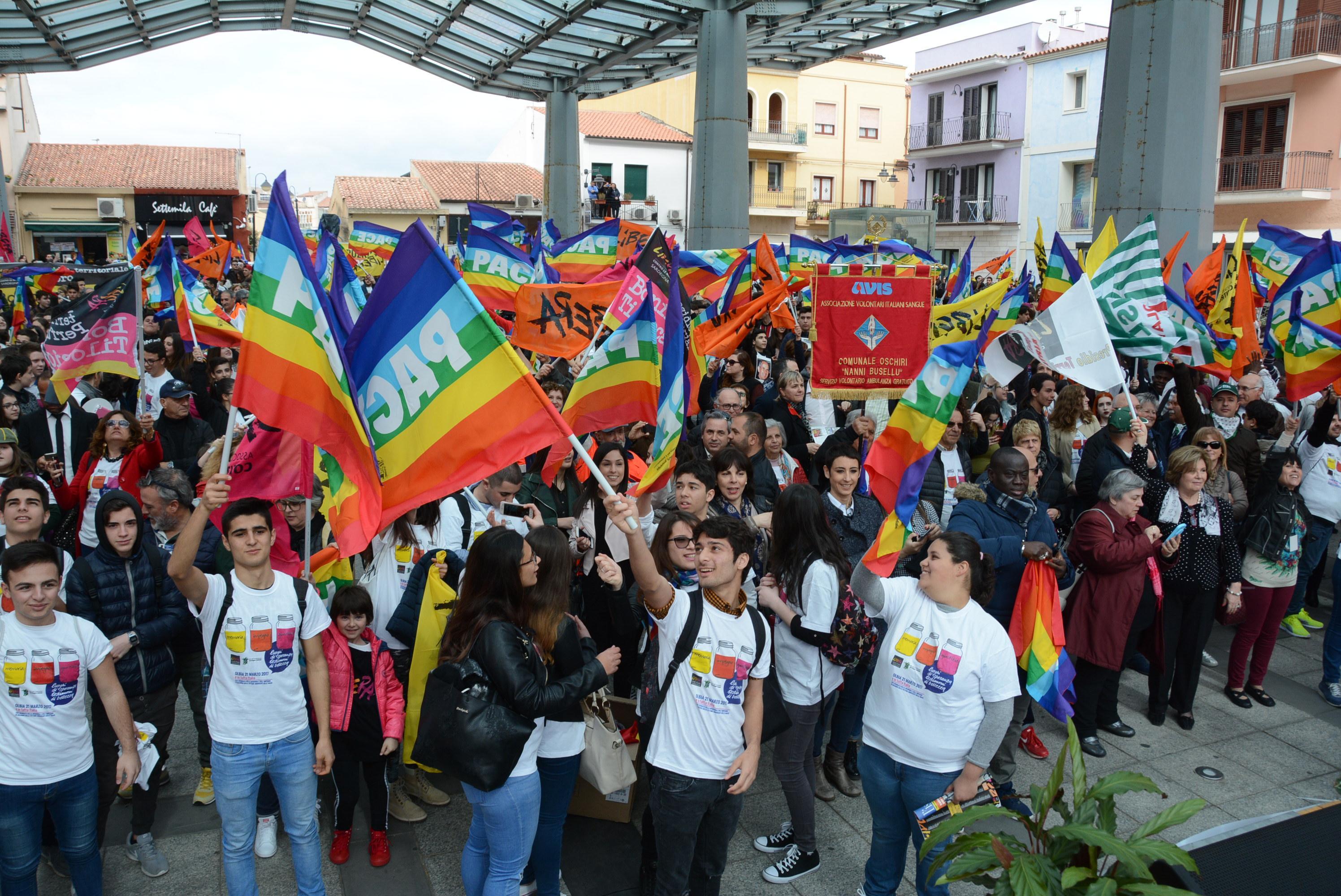 La manifestazione in piazza Mercato 