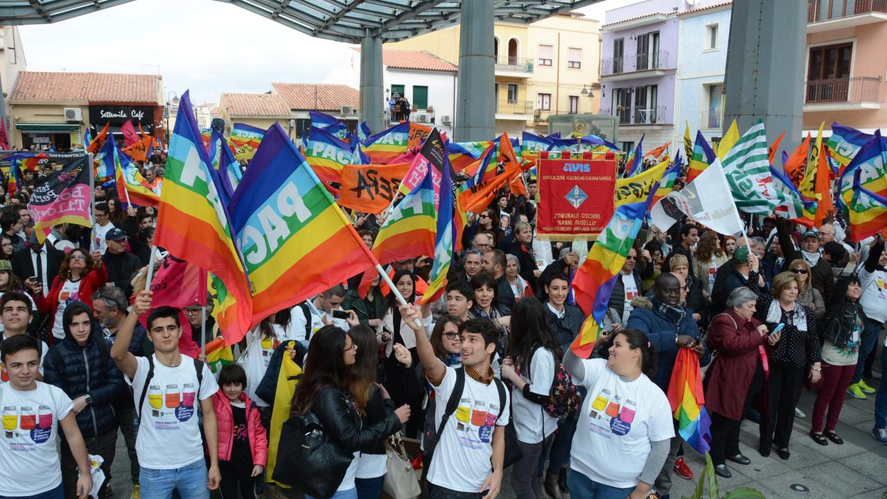 La manifestazione in piazza Mercato 