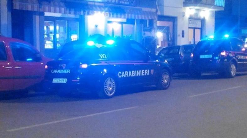 Due pattuglie dei carabinieri