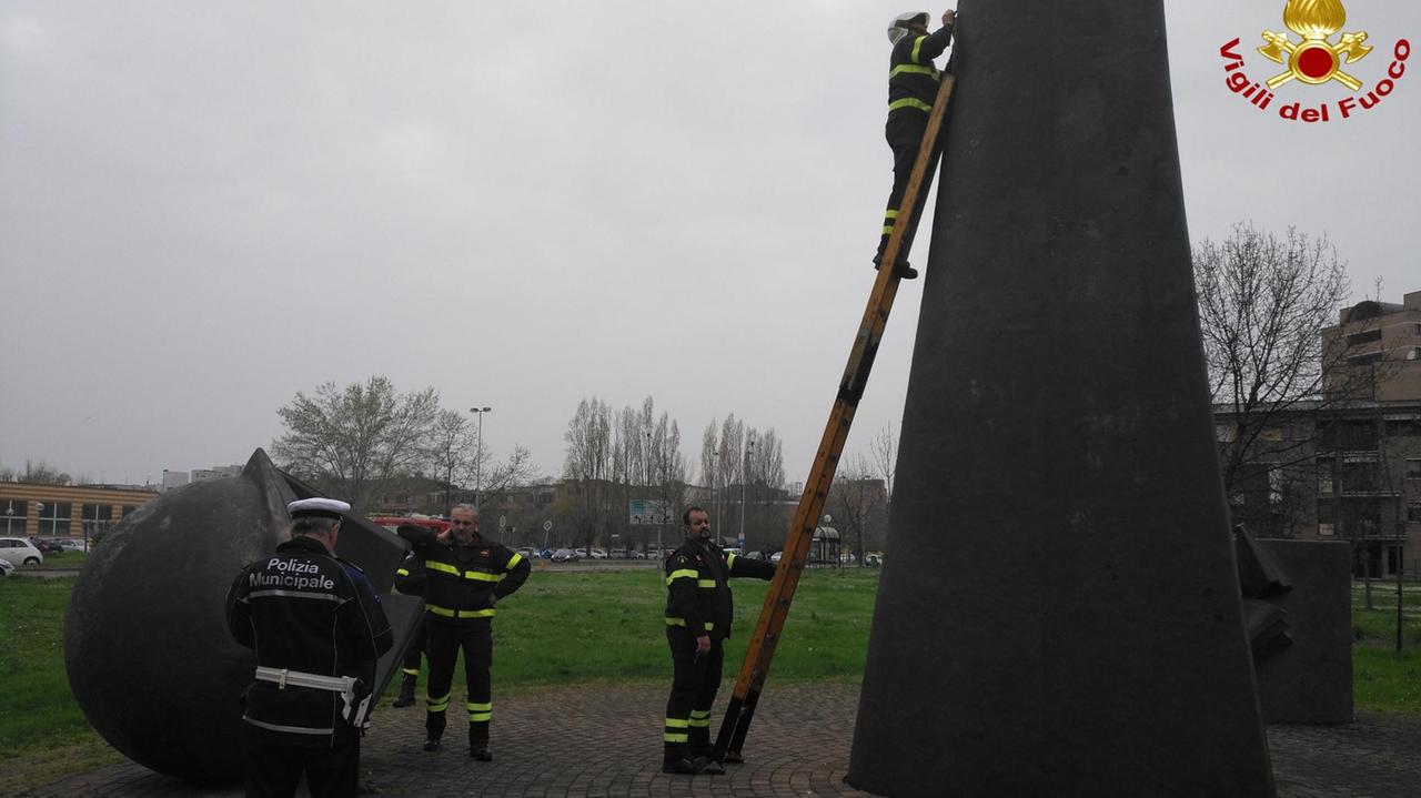 Modena. Danneggiato il monumento ai caduti di viale Italia