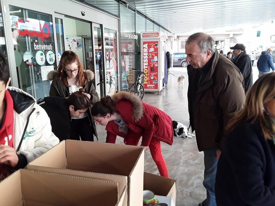 Coop via Gori, raccolta straordinaria degli studenti della scuola media Guardi l’11 marzo