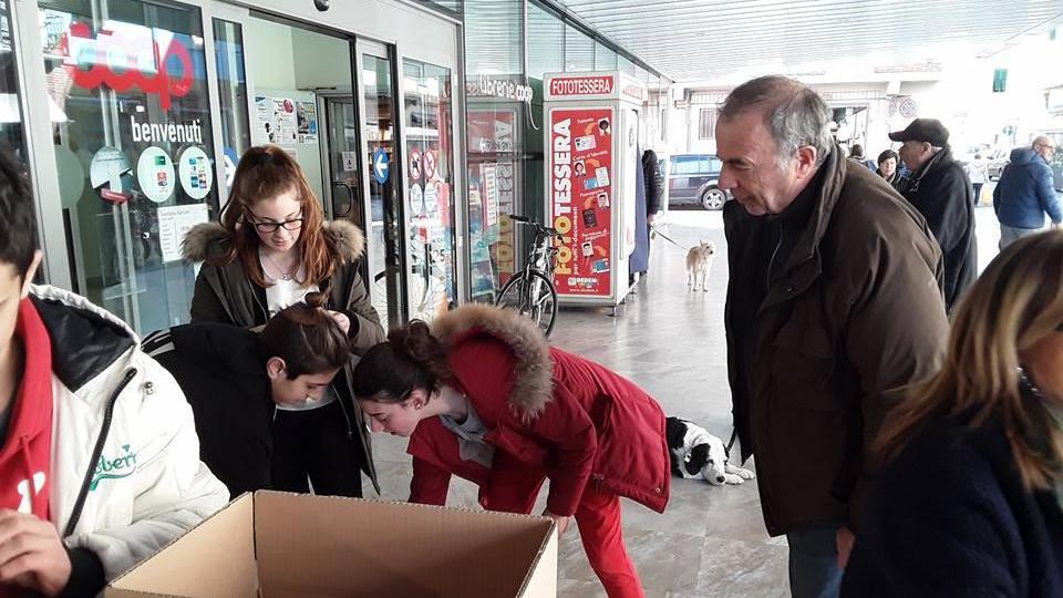 Coop via Gori, raccolta straordinaria degli studenti della scuola media Guardi l’11 marzo