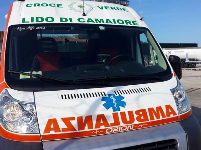 Si schianta contro un muro col motorino a Lido