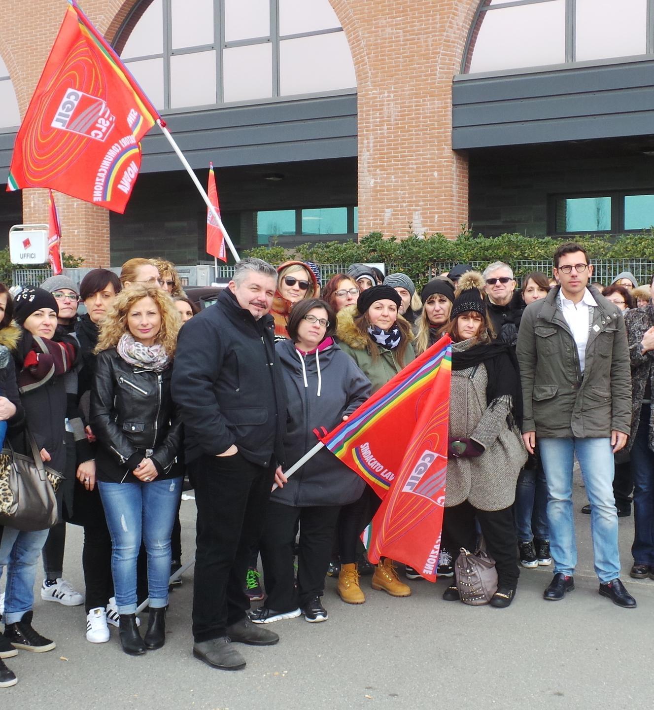 Modena, spiraglio per ottenere gli ammortizzatori nella vertenza Edis  