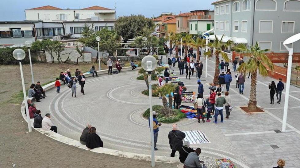 Abusivismo in passeggiata sequestrati 270 oggetti