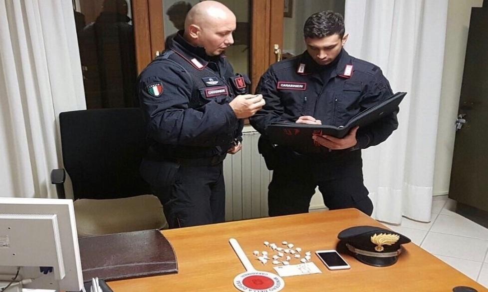 Con 21 dosi di cocaina in tasca arrestato un venticinquenne 