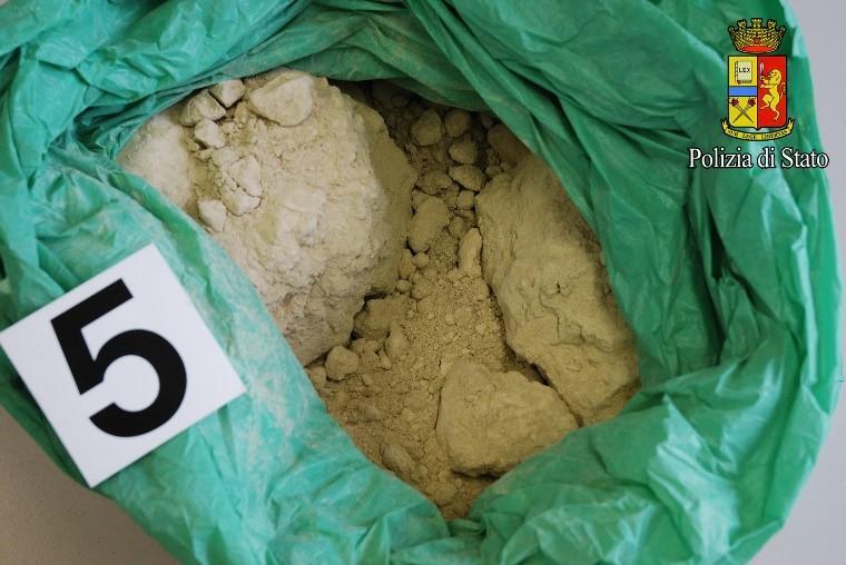 La droga sequestrata in viale Nazario Sauro